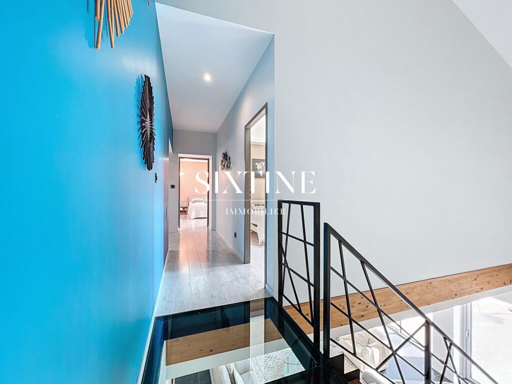 Ferme de caractère  302 m² habitables + dépendances  V – 8 pièces – 6 chambres – 302.00 m²