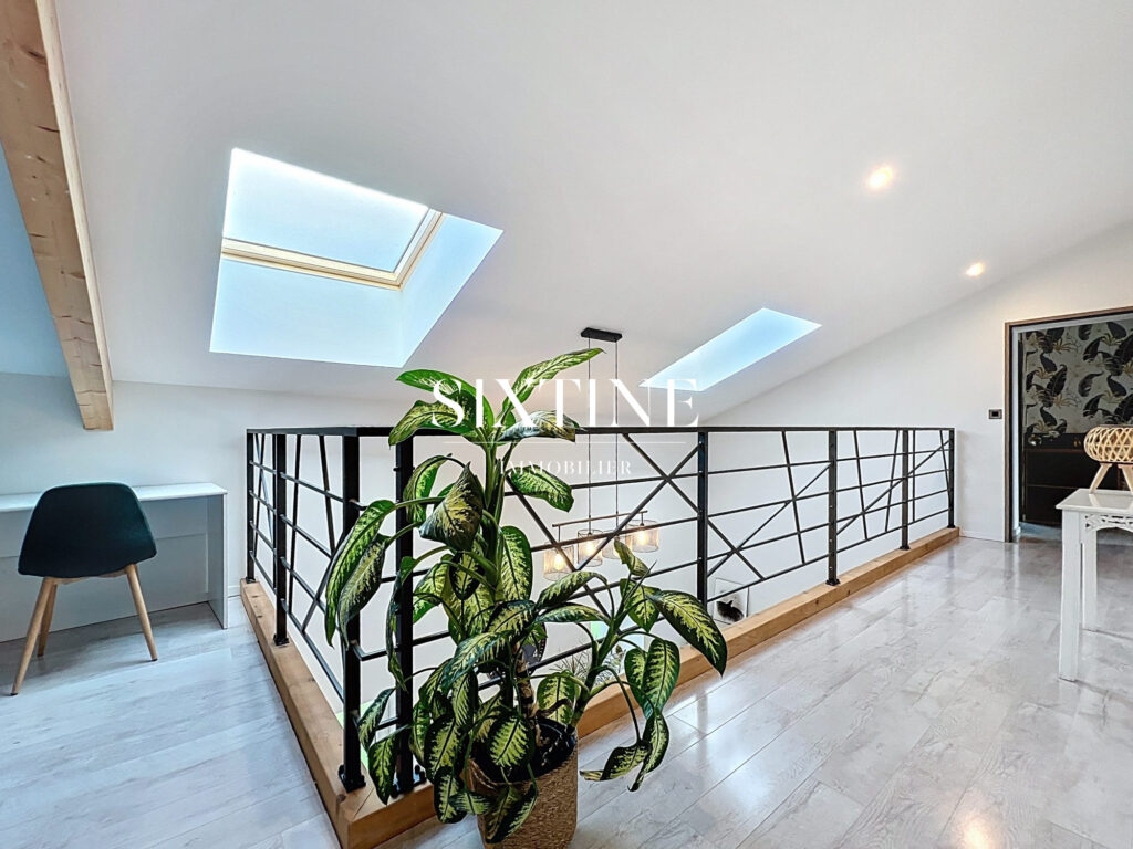 Ferme de caractère  302 m² habitables + dépendances  V – 8 pièces – 6 chambres – 302.00 m²
