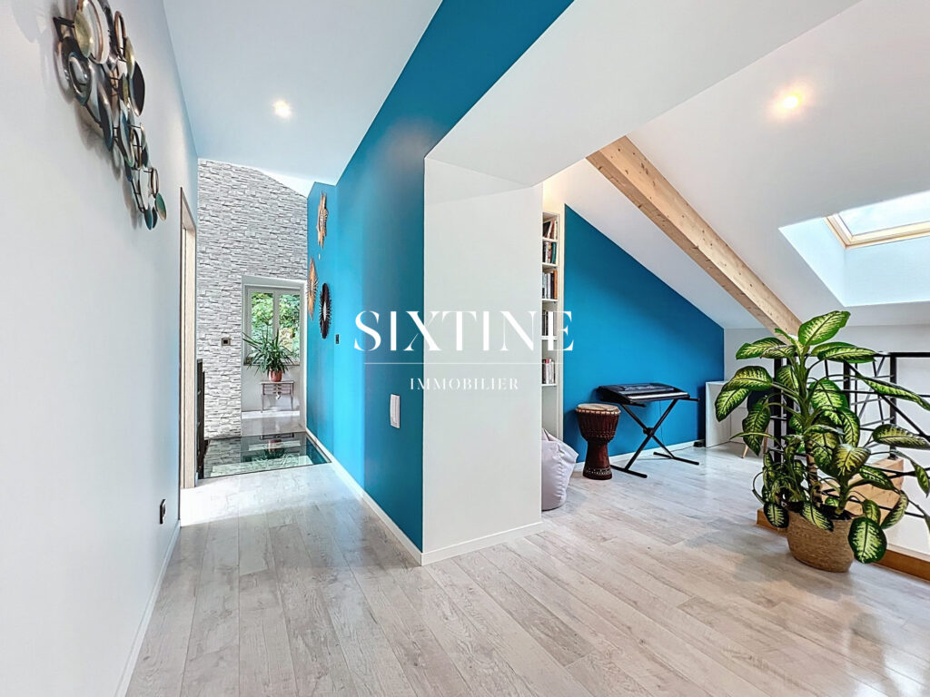 Ferme de caractère  302 m² habitables + dépendances  V – 8 pièces – 6 chambres – 302.00 m²