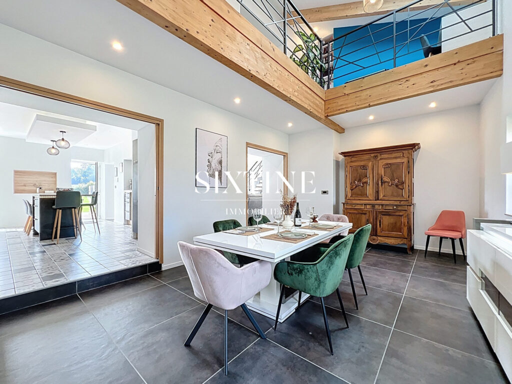 Ferme de caractère  302 m² habitables + dépendances  V – 8 pièces – 6 chambres – 302.00 m²