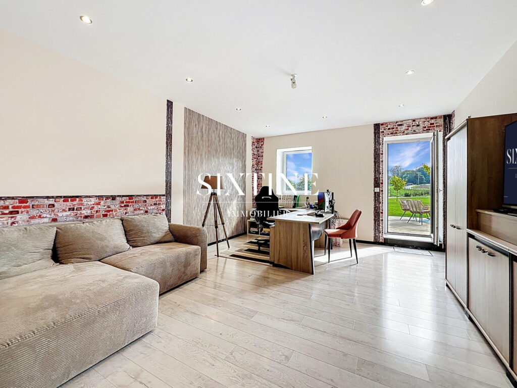 Ferme de caractère  302 m² habitables + dépendances  V – 8 pièces – 6 chambres – 302.00 m²