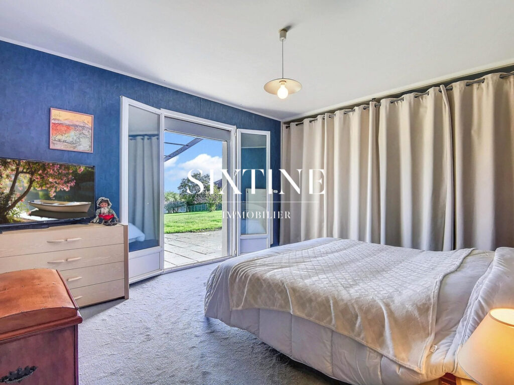 VUE SUR LES MONTAGNES ENNEIGEES – 10 pièces – 4 chambres – 271.00 m²