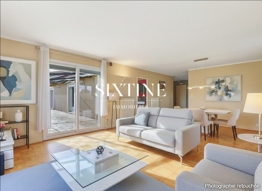 VUE SUR LES MONTAGNES ENNEIGEES – 10 pièces – 4 chambres – 271.00 m²