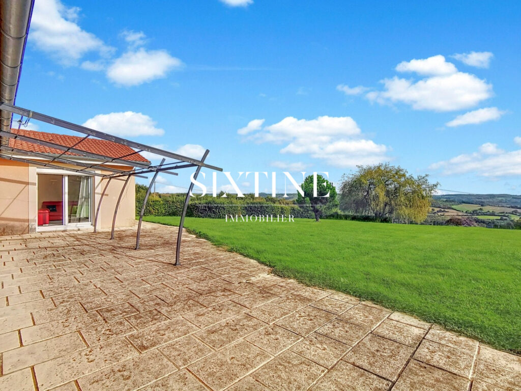 VUE SUR LES MONTAGNES ENNEIGEES – 10 pièces – 4 chambres – 271.00 m²