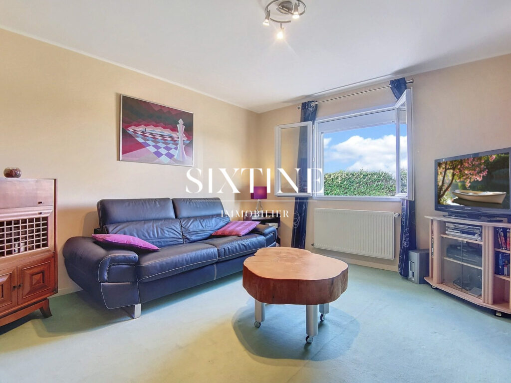 VUE SUR LES MONTAGNES ENNEIGEES – 10 pièces – 4 chambres – 271.00 m²