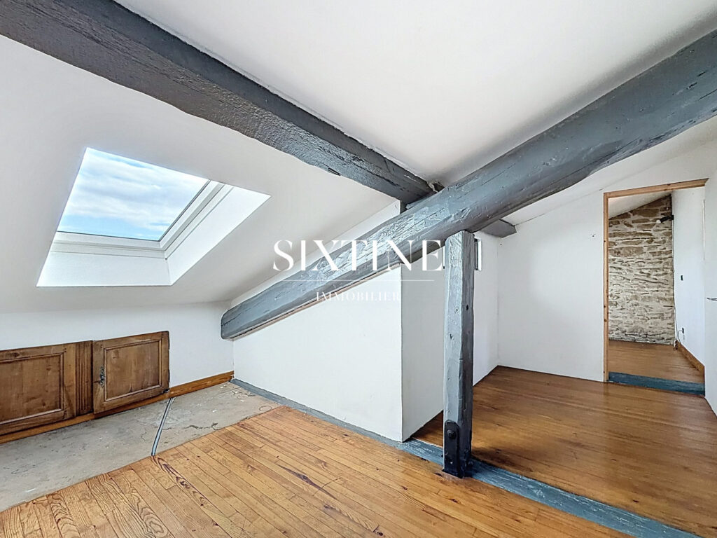 Appartement dernier étage avec vue à rénover – 4 pièces – 3 chambres – 96.00 m²