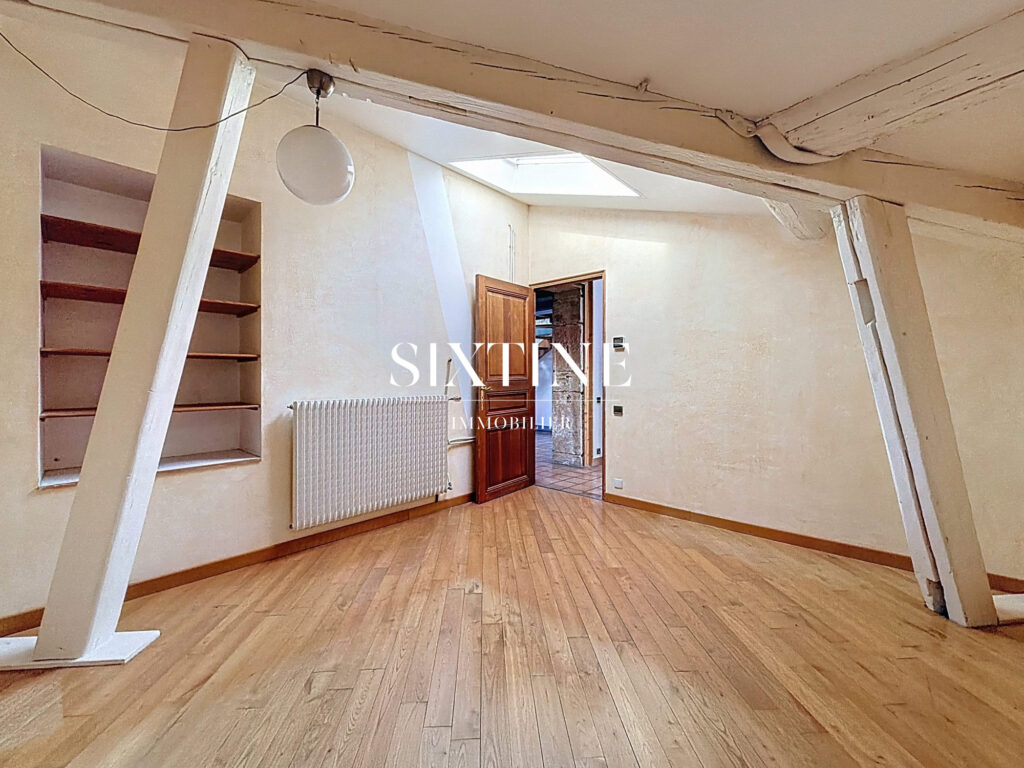 Appartement dernier étage avec vue à rénover – 4 pièces – 3 chambres – 96.00 m²