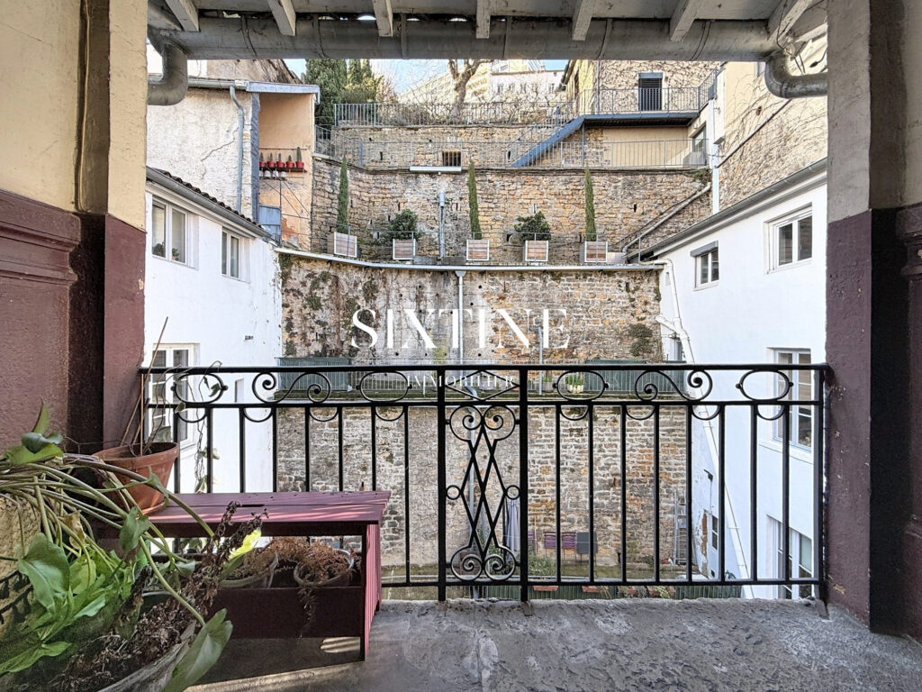 Appartement dernier étage avec vue à rénover – 4 pièces – 3 chambres – 96.00 m²