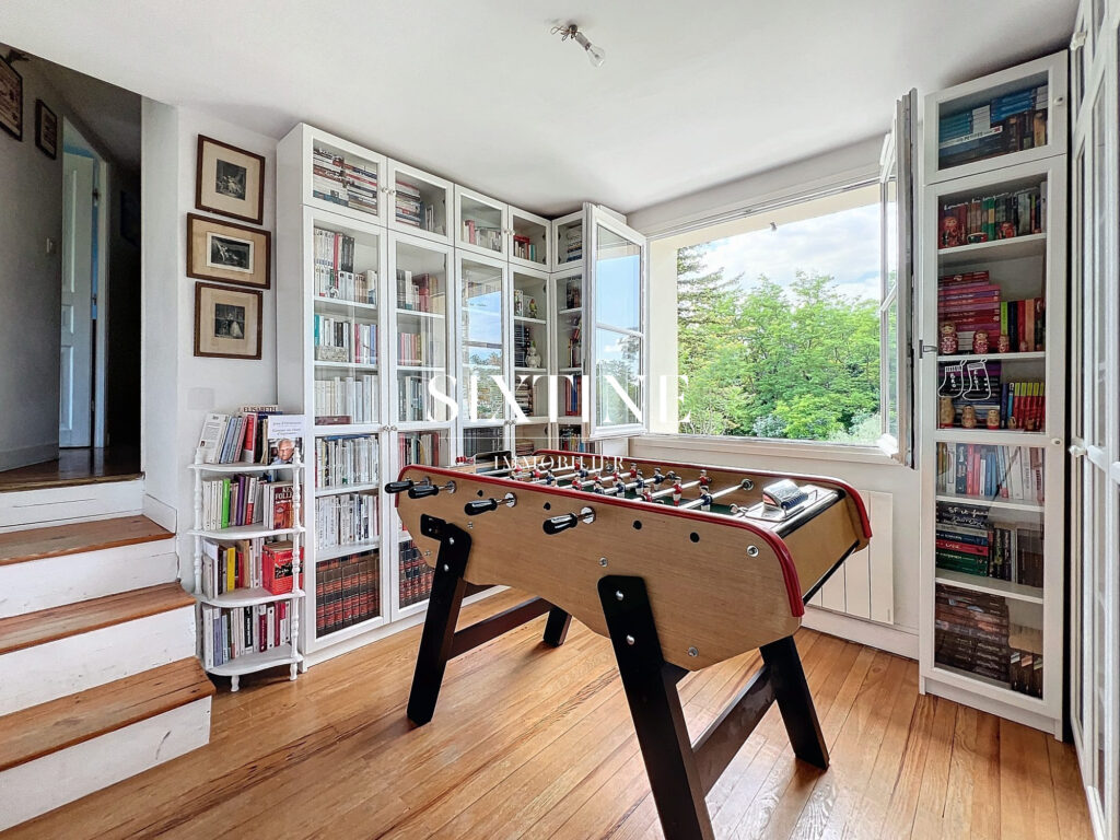 Grande maison familiale proche de Bourgoin – 11 pièces – 8 chambres – 247.00 m²