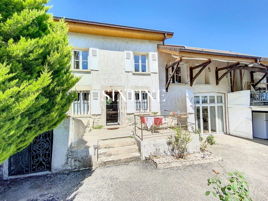 Grande maison familiale proche de Bourgoin – 11 pièces – 8 chambres – 247.00 m²