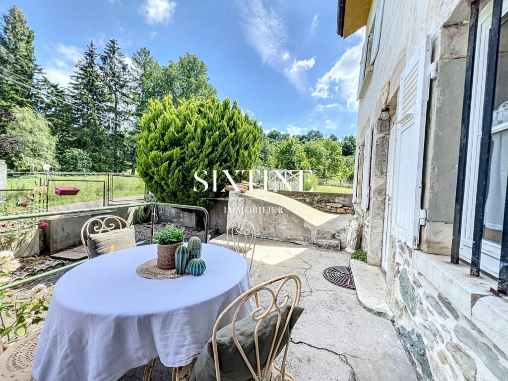 Grande maison familiale proche de Bourgoin – 11 pièces – 8 chambres – 247.00 m²