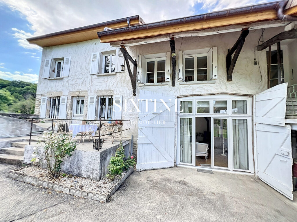 Grande maison familiale proche de Bourgoin – 11 pièces – 8 chambres – 247.00 m²