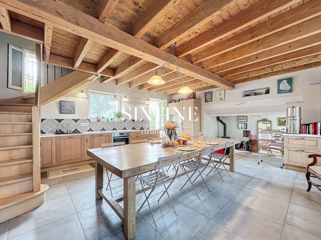 Grande maison familiale proche de Bourgoin – 11 pièces – 8 chambres – 247.00 m²