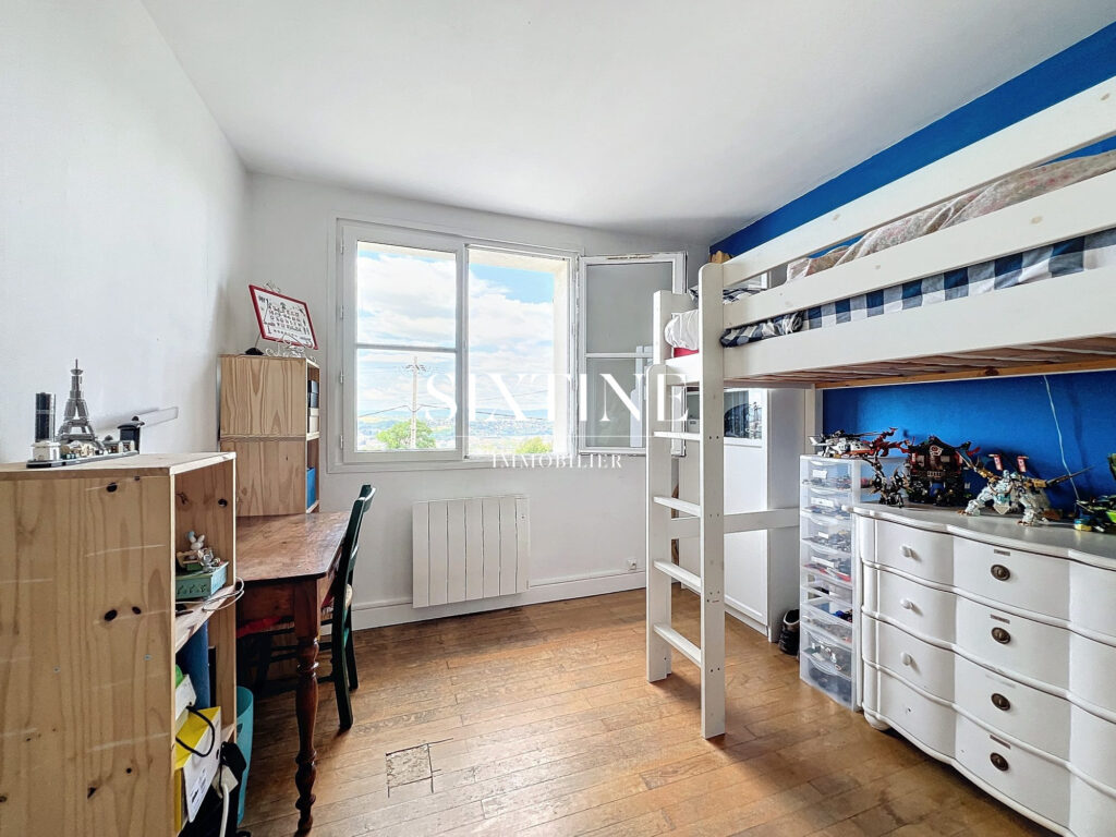 Grande maison familiale proche de Bourgoin – 11 pièces – 8 chambres – 247.00 m²