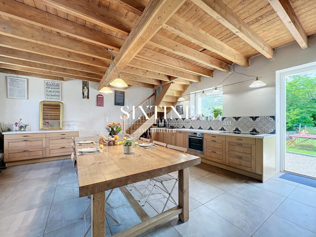 Grande maison familiale proche de Bourgoin – 11 pièces – 8 chambres – 247.00 m²
