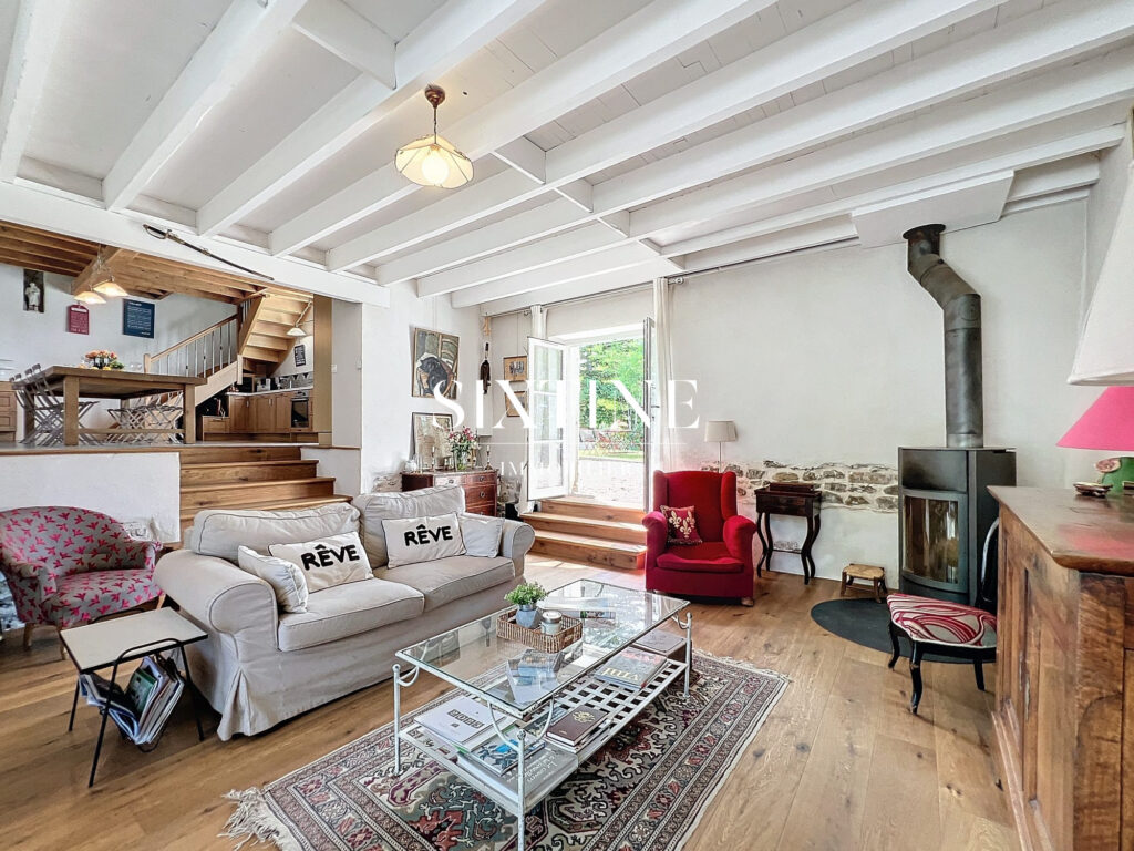 Grande maison familiale proche de Bourgoin – 11 pièces – 8 chambres – 247.00 m²