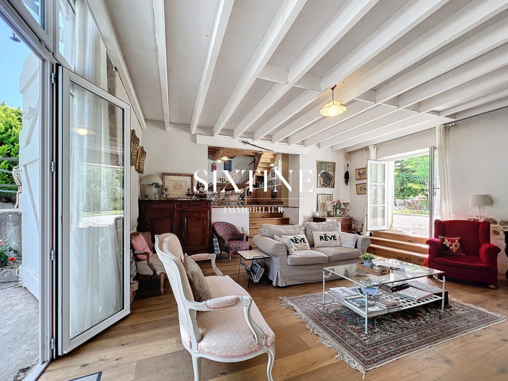 Grande maison familiale proche de Bourgoin – 11 pièces – 8 chambres – 247.00 m²
