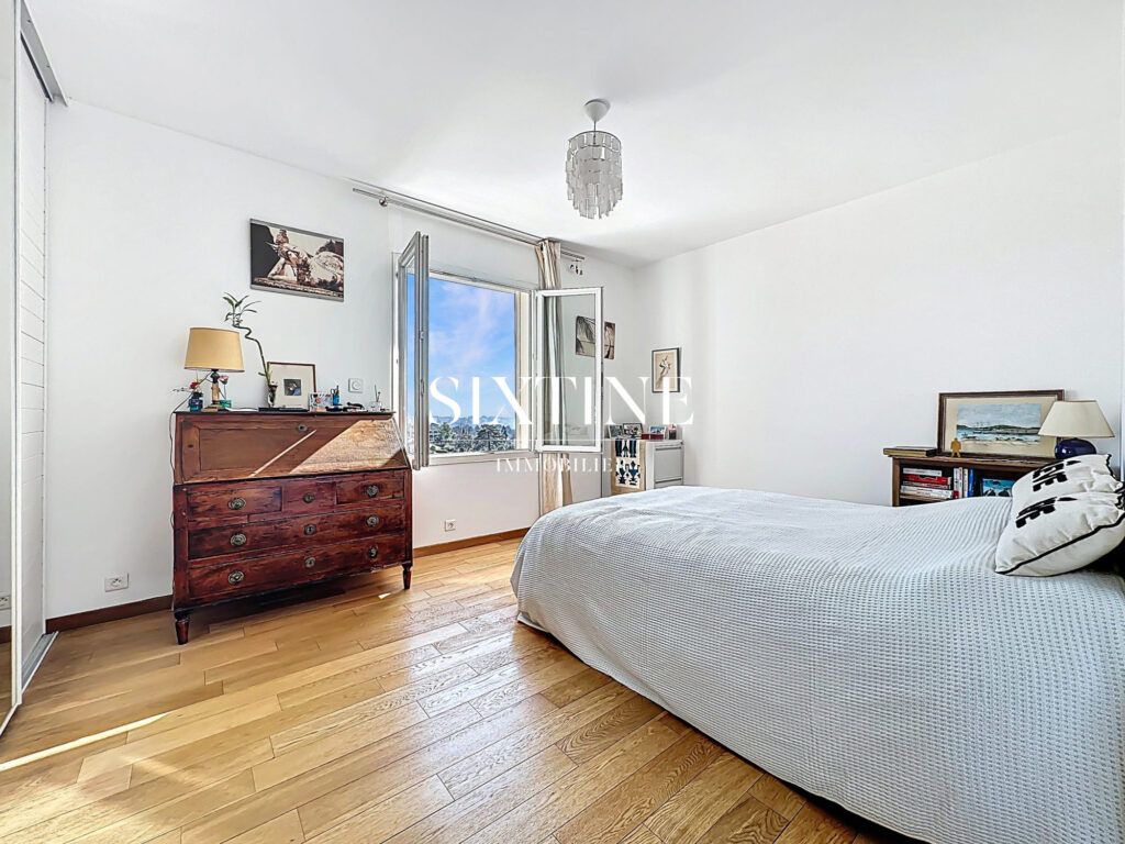 VUE INCROYABLE POUR CETTE MAISON LUMINEUSE – 8 pièces – 5 chambres – 235.00 m²
