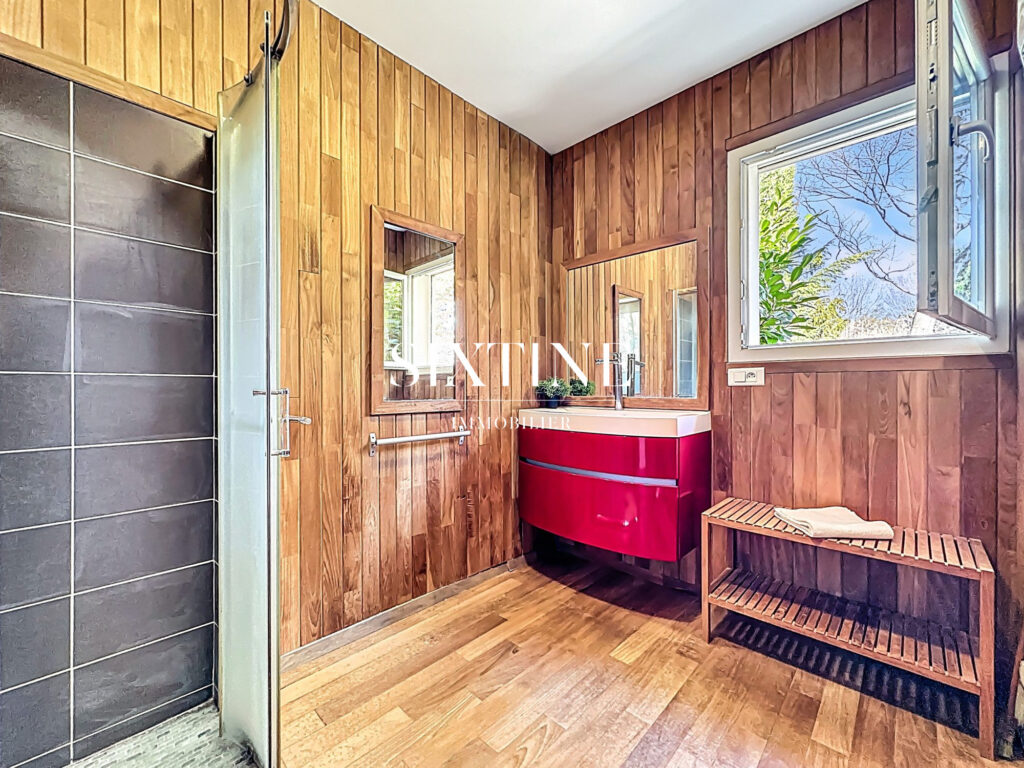 VUE INCROYABLE POUR CETTE MAISON LUMINEUSE – 8 pièces – 5 chambres – 235.00 m²