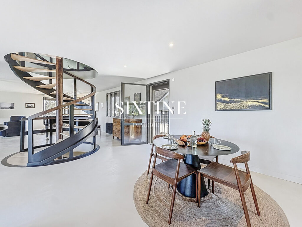 Propriété de caractère avec vue imprenable sur le lac de Mora – 5 pièces – 4 chambres – 300.00 m²