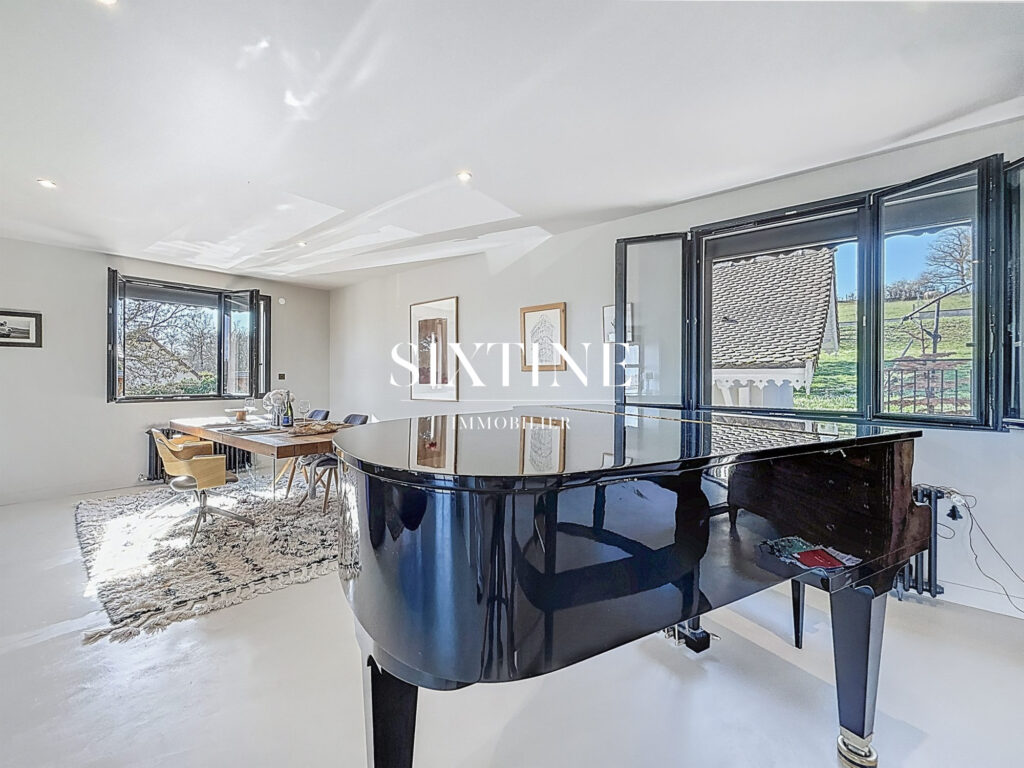 Propriété de caractère avec vue imprenable sur le lac de Mora – 5 pièces – 4 chambres – 300.00 m²