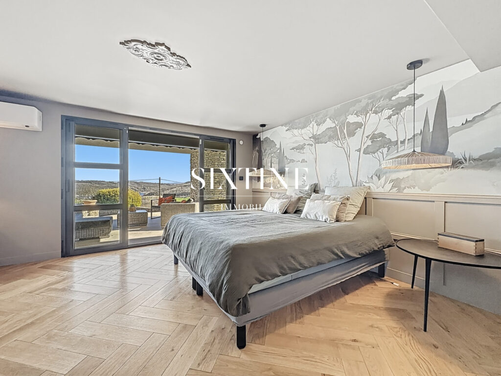 Propriété de caractère avec vue imprenable sur le lac de Mora – 5 pièces – 4 chambres – 300.00 m²