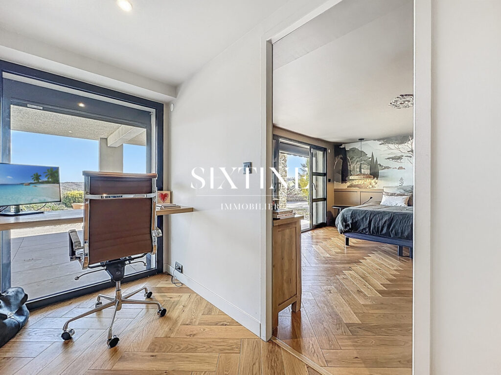 Propriété de caractère avec vue imprenable sur le lac de Mora – 5 pièces – 4 chambres – 300.00 m²
