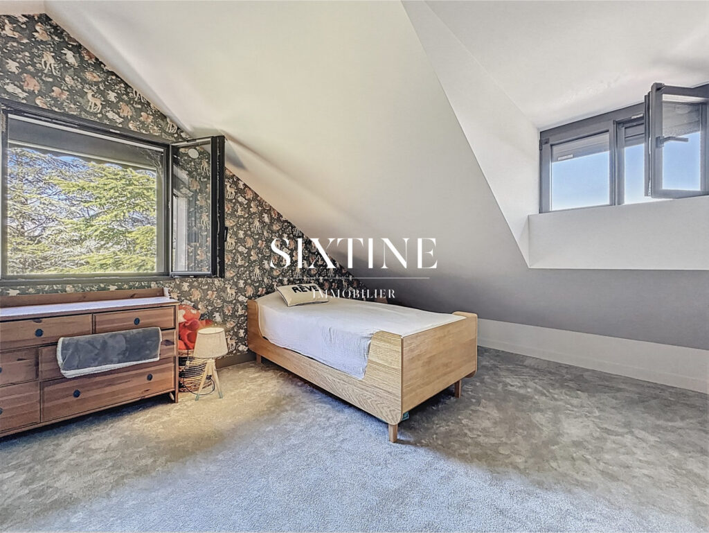 Propriété de caractère avec vue imprenable sur le lac de Mora – 5 pièces – 4 chambres – 300.00 m²