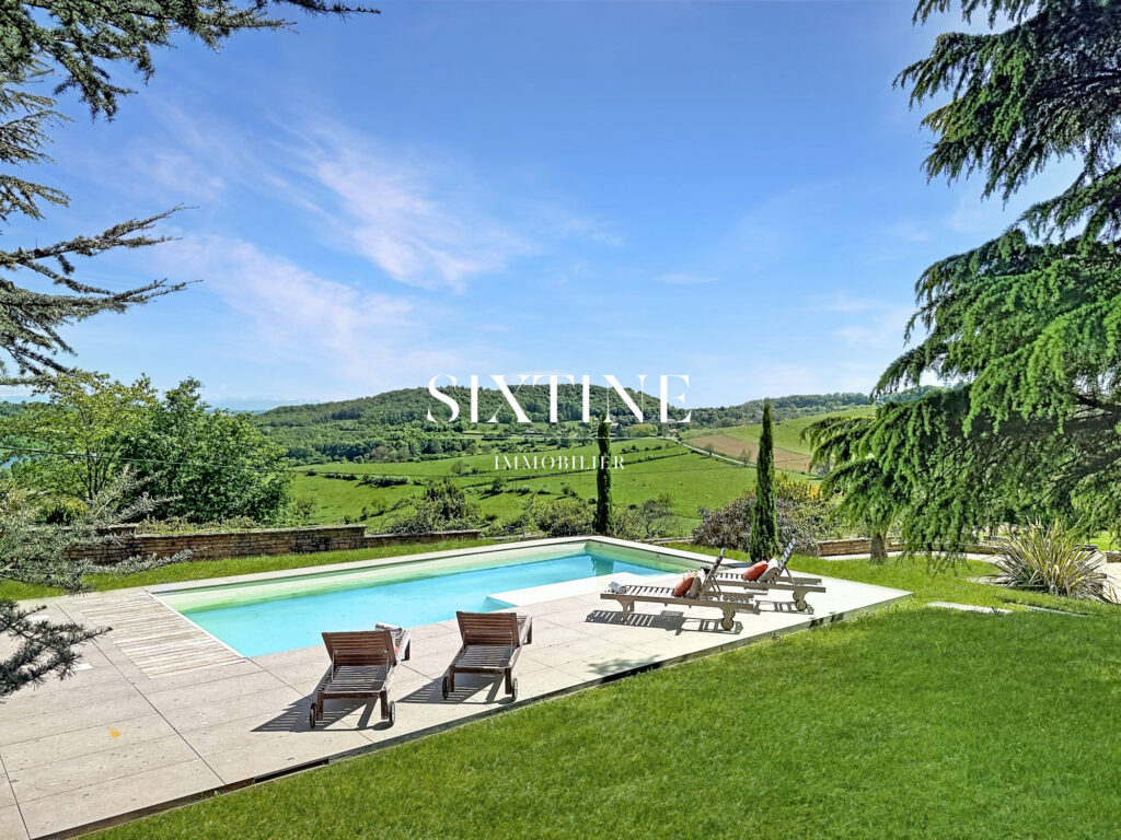 Propriété de caractère avec vue imprenable sur le lac de Mora – 5 pièces – 4 chambres – 300.00 m²