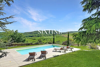 Propriété de caractère avec vue imprenable sur le lac de Mora – 5 pièces – 4 chambres – 300.00 m²