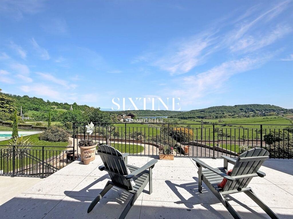 Propriété de caractère avec vue imprenable sur le lac de Mora – 5 pièces – 4 chambres – 300.00 m²