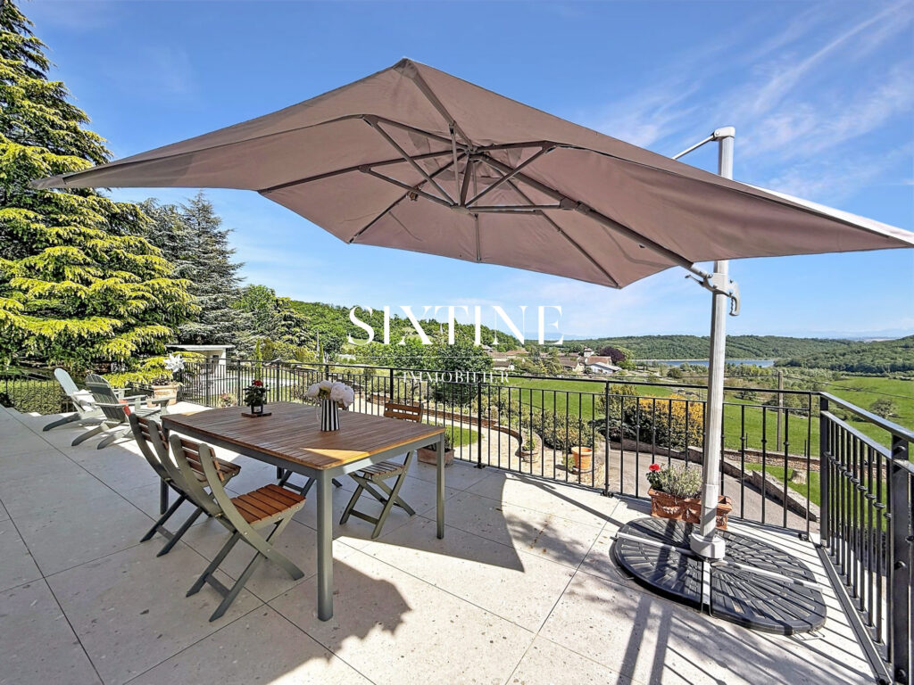 Propriété de caractère avec vue imprenable sur le lac de Mora – 5 pièces – 4 chambres – 300.00 m²