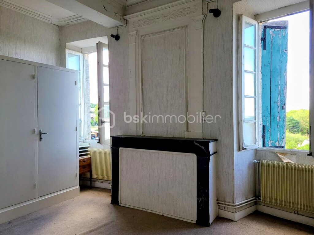 Volumes et potentiel – Maison de 240 m² avec vue dégagée sur la Garonne – 7 pièces – 4 chambres – 207 m²
