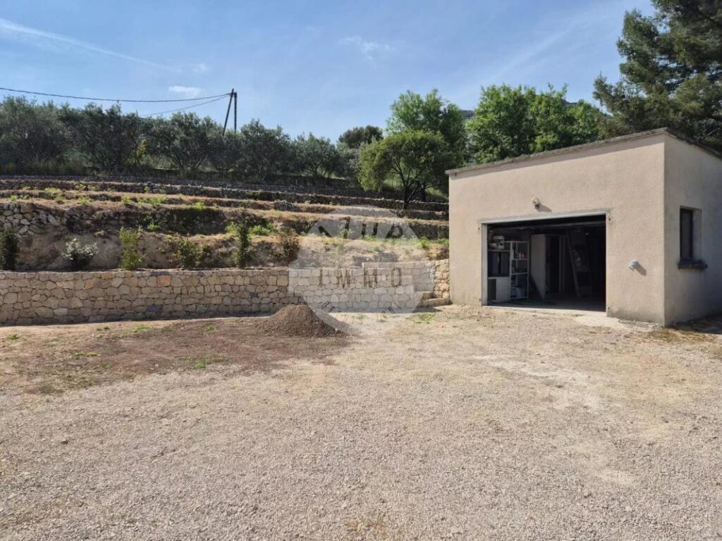 LOCATION – Villa Lascours 135m² sur 2200m² de terrain avec piscine et garage – 4 pièces – 3 chambres – 135 m²