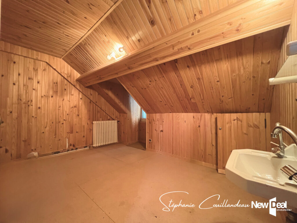 Grande maison de maître sur les hauteurs de Chambéry (limite Sonnaz) au calme avec vue dégagée – 8 pièces – 6 chambres – 213 m²