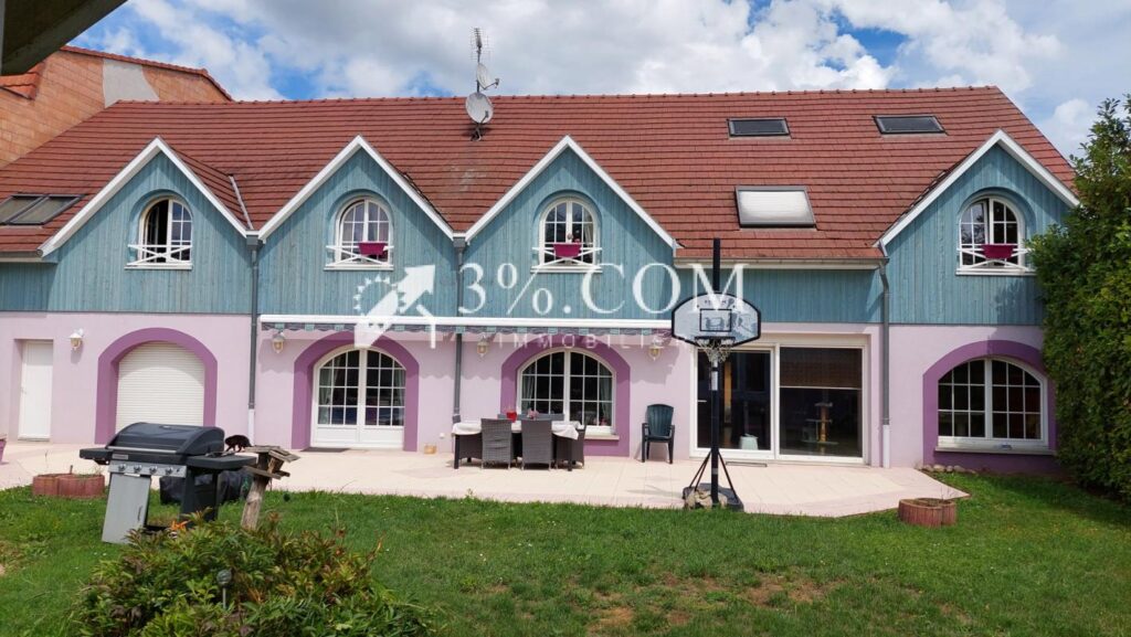 3%COM Belle demeure avec piscine du 27 ares – 8 pièces – 7 chambres – 360 m²