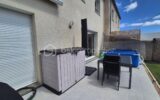 A VENDRE VILLA DEUX FACES TRAVERSANTE DE 94M² SUR TERRAIN DE 214M² A LATOUR BAS ELNE – TROIS CHAMBRES – DEUX PIECES D EAU – DEUX TOILETTES – GARAGE TRAVERSANT – 5 pièces – 3 chambres – 87 m²