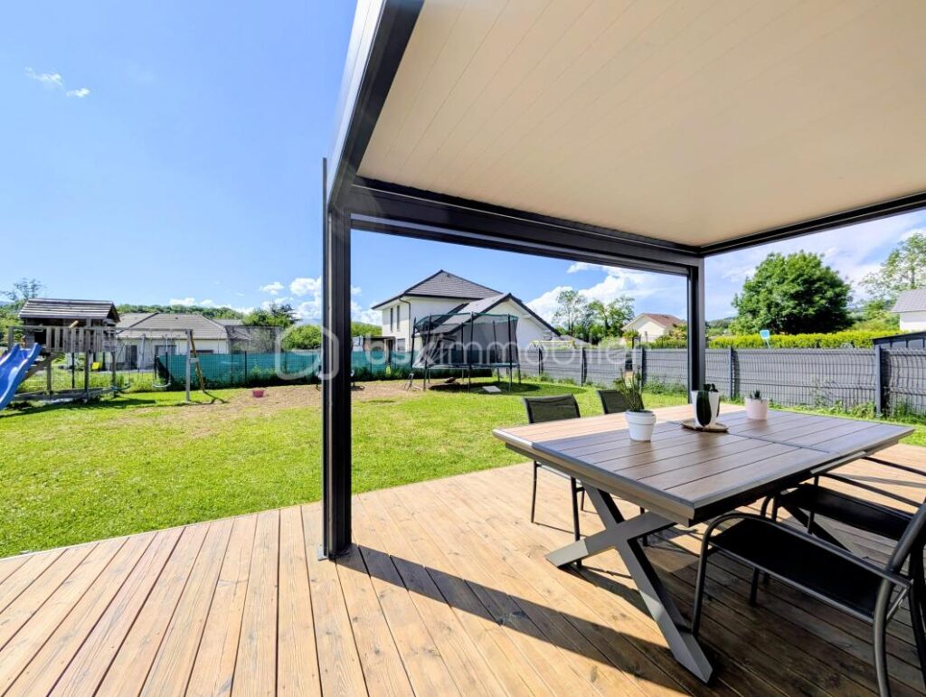 HAUTEVILLE-SUR-FIER — MAISON RECENTE — 4 CHAMBRES — CALME — VUE DEGAGEE — TERRASSE — JARDIN – 5 pièces – 4 chambres – 101 m²