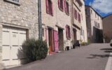 🏡 **Maison de village pleine de charme au cœur de Sault – 156 m² env. avec fort potentiel !** 🏡 – 6 pièces – 5 chambres – 156 m²