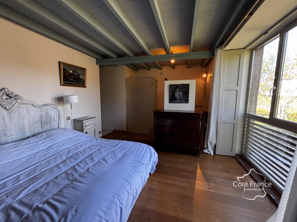 Maison d&rsquo;architecture exceptionnelle de 265 m2 habitable à S – 5 pièces – 4 chambres – 267 m²