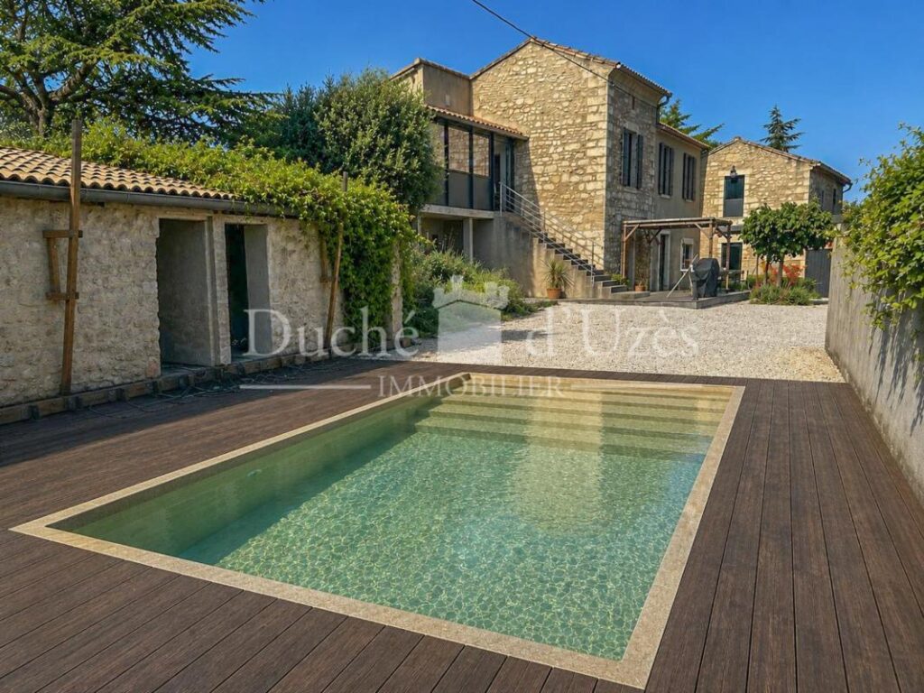 Maison – 9 pièces – 4 chambres – 200 m²
