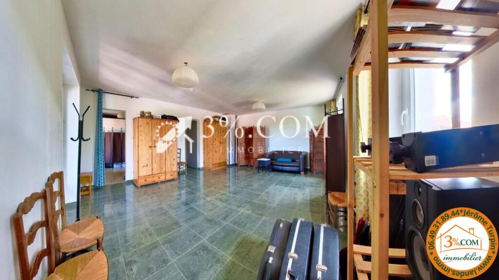 Maison de caractère 7 chambres avec vue dégagée, piscine et – 9 pièces – 7 chambres – 214 m²