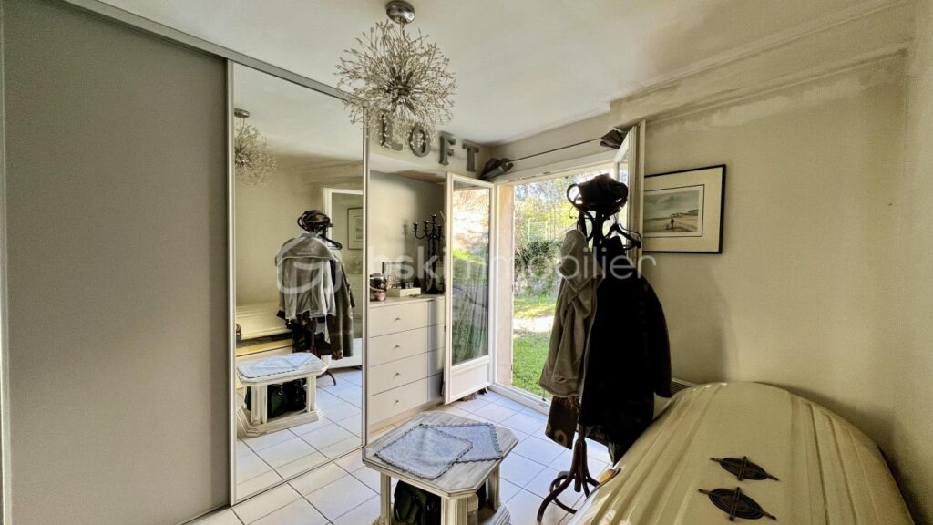 COUP DE CŒUR pour une villa individuelle à Vence Sud. Vue mer. Terrain piscinable – 4 pièces – 3 chambres – 135 m²