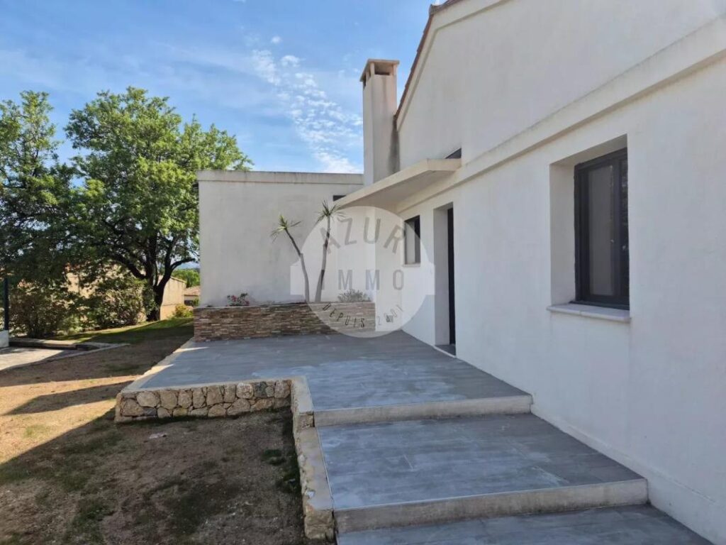 LOCATION – Villa Lascours 135m² sur 2200m² de terrain avec piscine et garage – 4 pièces – 3 chambres – 135 m²