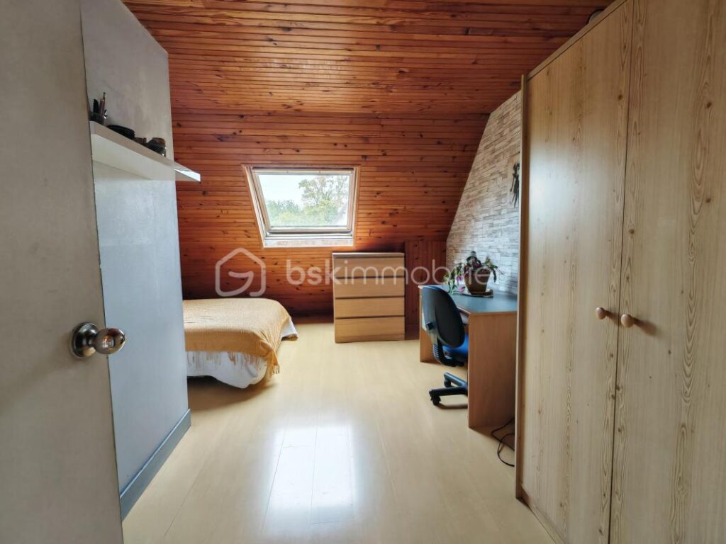 Maison familiale 5 pièces sur 3 niveaux – 137 m² – total surface au sol 250 m2 – Terrain 616m2 – Osny (95) – 5 pièces – 4 chambres – 137 m²