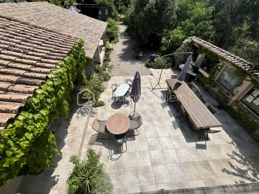 La villa d’architecte T10 – SAINT PAUL En FORET (83440) – 282 m2 – 10 pièces – 8 chambres – 282 m²