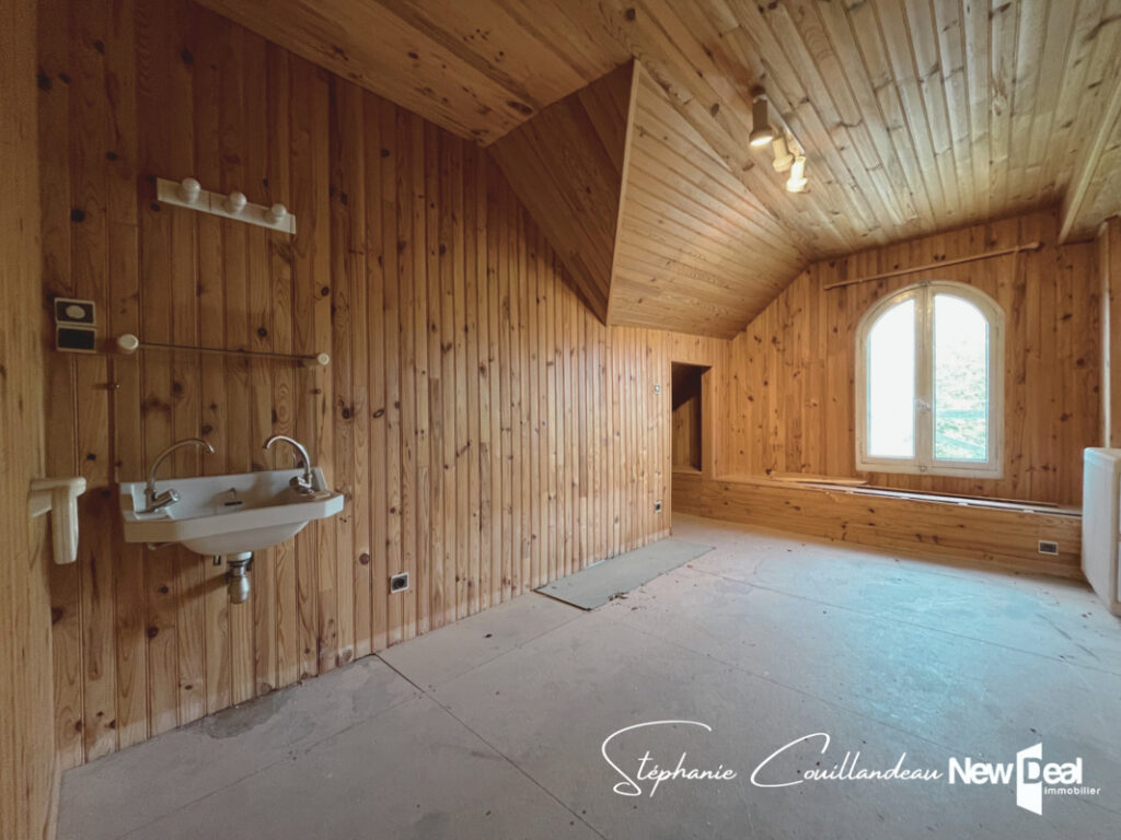 Grande maison de maître sur les hauteurs de Chambéry (limite Sonnaz) au calme avec vue dégagée – 8 pièces – 6 chambres – 213 m²