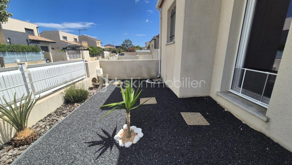 A VENDRE VILLA DEUX FACES TRAVERSANTE DE 94M² SUR TERRAIN DE 214M² A LATOUR BAS ELNE – TROIS CHAMBRES – DEUX PIECES D EAU – DEUX TOILETTES – GARAGE TRAVERSANT – 5 pièces – 3 chambres – 87 m²