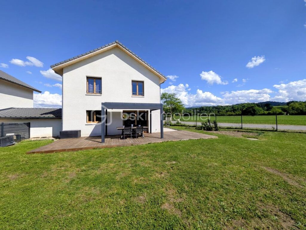 HAUTEVILLE-SUR-FIER — MAISON RECENTE — 4 CHAMBRES — CALME — VUE DEGAGEE — TERRASSE — JARDIN – 5 pièces – 4 chambres – 101 m²