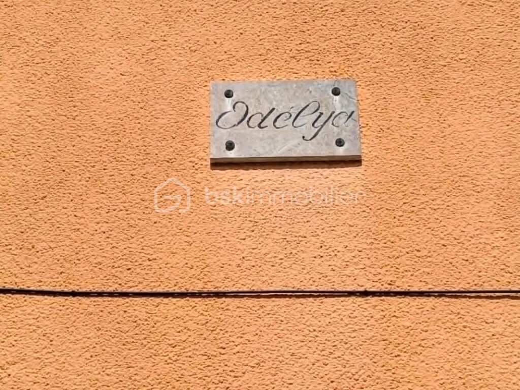 IMMEUBLE DE RAPPORT – 2 APPARTEMENTS – GARAGE – TERRAIN – NOIRÉTABLE – 6 pièces – NR chambres – 136 m²